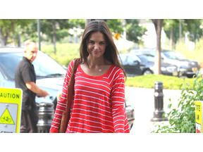 ケイティ・ホームズ、数週間前からサイエントロジーに監視されていた？ 画像