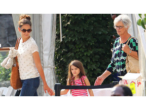 ケイティ・ホームズ、愛娘をカトリック系の名門女子校に入学させる？ 画像