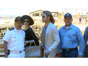 ブラッド＆アンジェリーナ、子供たちと一緒にフランス北部の町でつかの間の休暇 画像