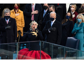 レディー・ガガ、バイデン氏の大統領就任式で国歌独唱 世界中から「感動した」の声 画像