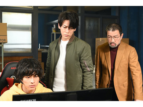 趣里と松村北斗の“ながこま”コンビに声援多数、内通者が誰かにも注目集まる…「レッドアイズ」8話 画像