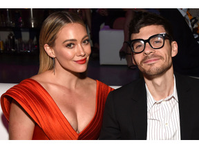 ヒラリー・ダフ、第3子を水中出産 家族写真を公開 画像