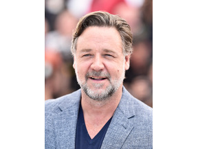 ラッセル・クロウ、『ソー』最新作に出演決定 クリス・ヘムズワース夫妻との写真を投稿 画像