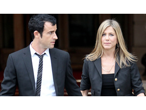 ジェニファー・アニストン、元夫ブラピの母親を結婚式に招待 画像