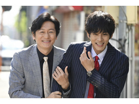 松坂桃李＆井浦新の“パーカー”に「クセがすごい」の声、萌え袖にも視聴者の視線集まる…「あのときキスしておけば」3話 画像