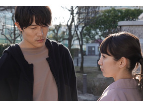 鈴木亮平“清一郎”の不器用身長差キスに「体格差が好き」「身長差に目覚めた」の声…「レンアイ漫画家」8話 画像