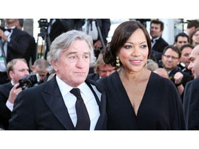 R・デ・ニーロ夫妻、自宅の消火活動に当たった消防士たちに感謝のランチをプレゼント 画像