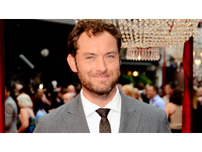 ジュード・ロウ、新作映画のスタッフと交際中 画像