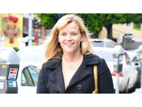 リース・ウィザースプーン、模範的なセレブ・ママとして表彰されることに 画像