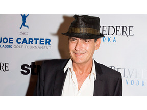 チャーリー・シーン、闘病中の10歳の少女に7万5,000ドルを寄付  画像