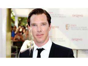 ベネディクト・カンバーバッチ、女性とツーショットを撮られるもパパラッチの誤解 画像