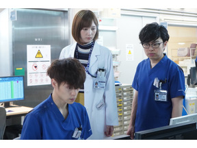 浜野謙太“軒下”の恋の結末に感動の声続々、“タイタニックオマージュ”も話題に…「ラジエーションハウスII」3話 画像