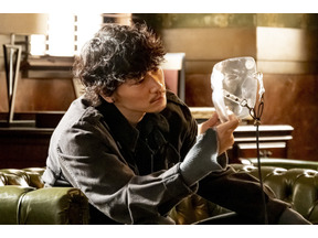 綾野剛“羽生”に「余韻がやばい」、磯村勇斗も出演して関連ワード続々トレンド入り…「アバランチ」1話 画像