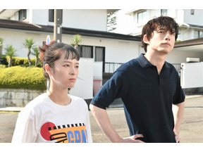 坂口健太郎“百瀬”の寝起き姿に「想像の斜め上」「最高すぎて頭抱えた」などの声集まる…「婚姻届に判を捺しただけですが」第1話 画像