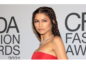 ゼンデイヤが「CFDAアワード」で「ファッションアイコン賞」受賞、トム・ホランドが祝福 画像