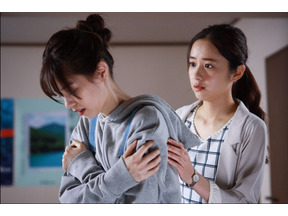 憑依される西野七瀬“コトハ”に「演技力えぐい」など絶賛の声、直後の“ポスターガイスト”にも恐怖の声続出…「言霊荘」第7話 画像