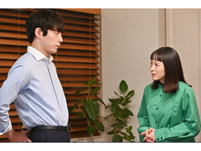 清野菜名“明葉”と坂口健太郎“柊”のネクタイ引き寄せキスに注目集まる…「婚姻届に判を捺しただけですが」6話 画像