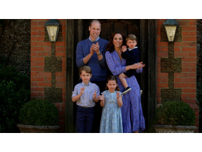 毎年恒例！ウィリアム王子一家のクリスマスカードの家族写真が公開に ヨルダンで撮影 画像