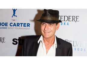 チャーリー・シーン、事故死したパパラッチの葬儀費用1万2千ドルを負担 画像