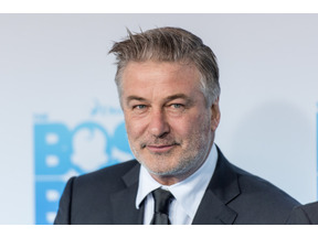 銃誤射事故のアレック・ボールドウィン、保安官事務所からのスマホ提出の要請に従わずまもなく1か月 画像