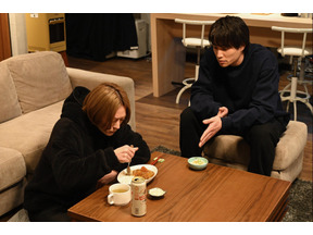 “野々村”眞島秀和の演技に「全然顔が違う」「最高のお芝居」と絶賛の声、一狼と獅郎の食事風景に幸せを感じる視聴者も…「ケイ×ヤク」6話 画像