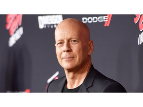 ブルース・ウィリスが失語症の診断受け俳優業を引退 元妻デミ・ムーア、長女ルーマーら家族が発表 画像