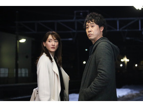 綾瀬はるか“麗子”の食べっぷりに「見事」の声、SNSでは“シェフ大泉”がトレンド入り「元彼の遺言状」1話 画像