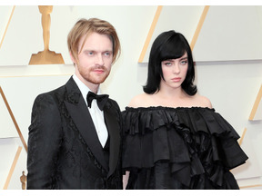 ビリー・アイリッシュ、Disney+の「ザ・シンプソンズ」の短編に出演 兄フィニアスも 画像