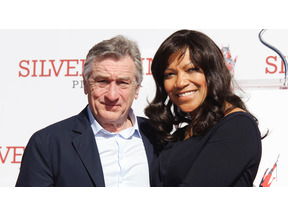 デ・ニーロ、盟友の予言通りにセメント漬け。ハリウッドに手形と足形を刻む 画像