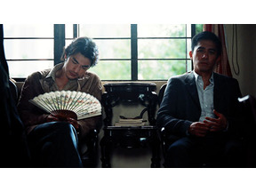 ファッション小噺vol.45　トニーに似合うシャープな携帯 画像