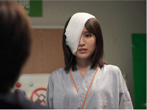 福本莉子“アリサ”と鹿賀丈史“榎木田”の関係とは!? 「アリサは院長の孫」など様々な憶測広がる…「赤いナースコール」8話 画像