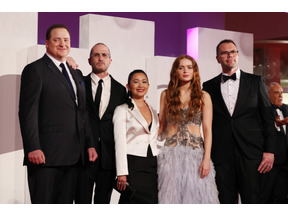 ドウェイン・ジョンソン、ヴェネチア国際映画祭でスタオベを受けて涙したブレンダン・フレイザーを祝福 画像