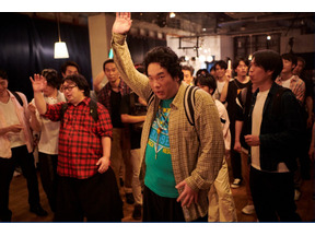 “安藤”岡崎体育の演技に「半端で俗っぽい感じいいな」「ツボなヲタぶりを発揮してて最高」などの声上がる、「闇金サイハラさん」4話 画像