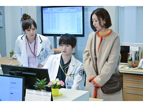 斉藤由貴“貫英子”と松雪泰子“聡美”に挟まれる玉森裕太“諏訪野”に「タジタジでかわいい」の声…「祈りのカルテ」3話 画像