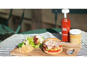 オーガニックコスメと食材ブランドが初のコラボ！期間限定バーガーは必食のクオリティ 画像