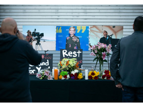 アレック・ボールドウィンの銃誤射で亡くなった『Rust』の撮影技師のドキュメンタリーを製作へ 画像