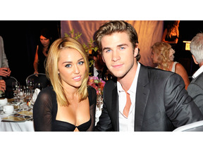 マイリー・サイラス、リアム・ヘムズワースと婚約解消？　指輪をはずして外出 画像