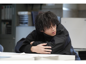 山田裕貴“藍井”、ポップコーンを頬張る姿にSNSは「可愛いすぎる」の大合唱…「女神の教室」第6話 画像