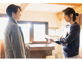 山崎育三郎“佐山”と塩野瑛久“秀” 兄弟の距離感に違和感を感じる声も…「リエゾン」6話 画像