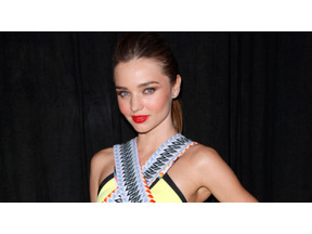 ミランダ・カー、ロサンゼルスで交通事故に巻き込まれて首と背中を負傷   画像