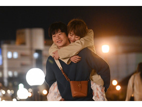 田中圭“虎松”の秘密に様々な憶測飛び交う、高畑充希“こころ”のお姫様抱っこも話題に…「unknown」1話 画像