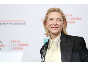 ケイト・ブランシェット、グラストンベリー・フェスにサプライズ出演 「スパークス」のライブでダンスを披露 画像