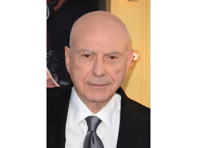 オスカー俳優アラン・アーキンが死去、89歳『リトル・ミス・サンシャイン』共演者やマイケル・ダグラスらお悔やみ 画像