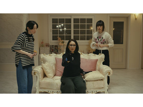 菊地凛子“亜希子”、侵入した部屋での“女子会”に「カオスすぎw」「面白すぎる」の声…「侵入者たちの晩餐」 画像