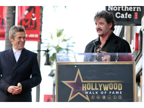 ペドロ・パスカル、ハリウッドの殿堂入りを果たしたウィレム・デフォーに応援スピーチ 画像