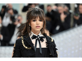 ジェナ・オルテガ、「ウェンズデー」シーズン2は「一話一話が映画並みのスケール」 画像