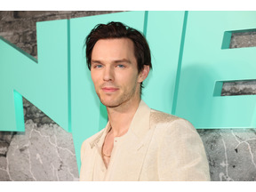 ニコラス・ホルト、レックス・ルーサーの役作りでスキンヘッドに「息子たちに剃ってもらおうと…」 画像