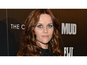 リース・ウィザースプーン、逮捕後初の公の場に夫と登場 画像