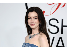 アン・ハサウェイ、オーディションで10人の俳優とキスを求められた過去を告白 画像