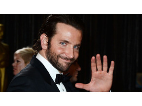 ブラッドリー・クーパー、ボストンの連続爆破事件の被害者を見舞っていた 画像